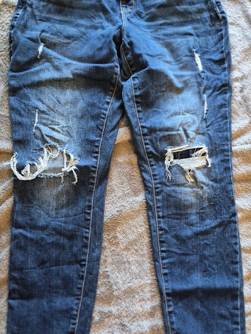 Maurices Womens Skinny Distressed Blue Jeans